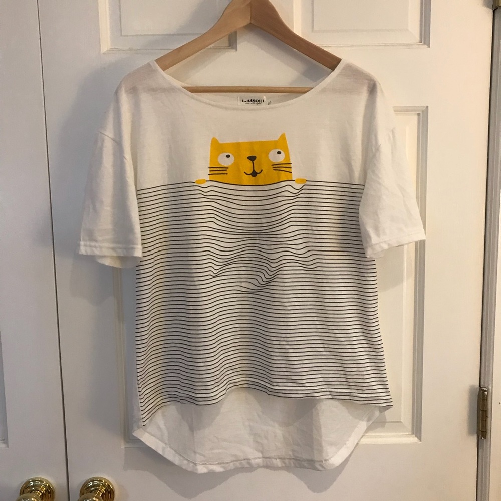 Urban Outfitters Adorable Cat graphic tee NWOT